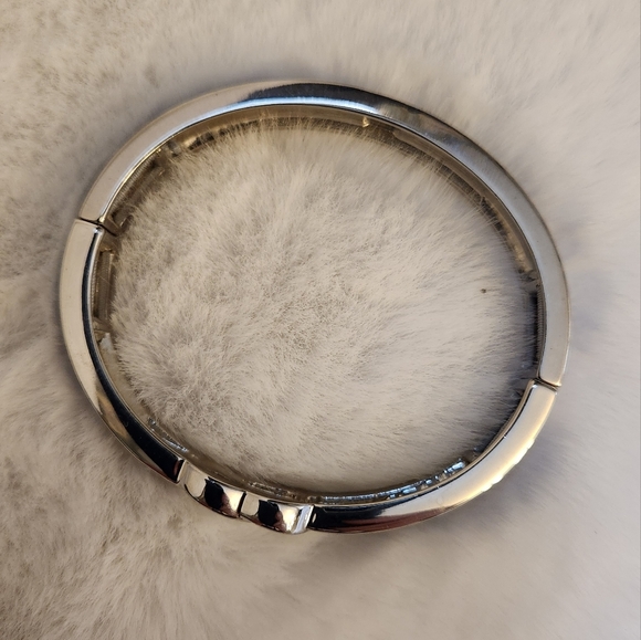 NWOT Lia Sophia "Knot It" Navy and Silver Bracelet - Picture 3 of 4